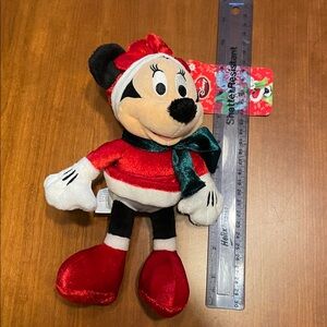 NEW Disney Minnie Mouse Festive Winter Plush
